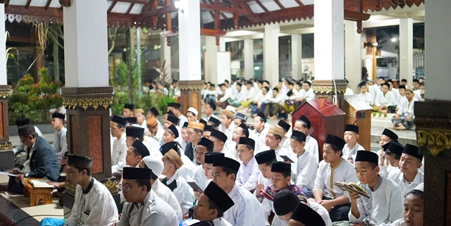 Bagaimana Hukum Tawasul Menggunakan Redaksi Ø´ÙØ¡ ÙÙÙ