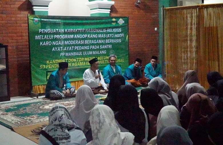 Kolaborasi KDM UNISMA dan PP Manbaul Ulum Malang: Nobar Film âJejak Langkah 2 Ulamaâ dan Diskusi Moderasi Beragama