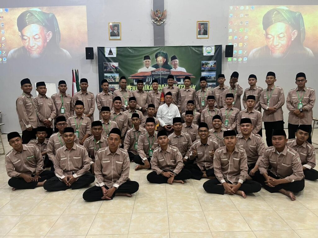 Siapkan Kader Pengabdian, Gus Mughni Kenalkan 19 Cabang kepada Calon Pembina