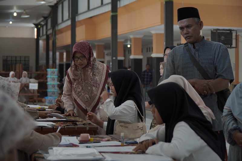 Ratusan Santri Baru Resmi Masuk Pondok Putri Tebuireng, Hari Pertama Registrasi Berjalan Tertib