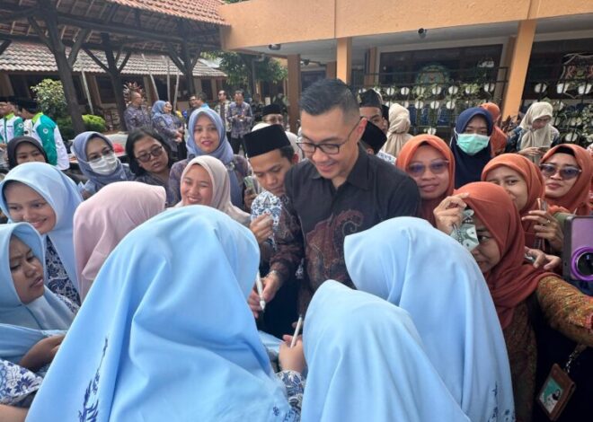 Keseruan dr. Gia Pratama saat Tinjau Kesehatan Santri Tebuireng